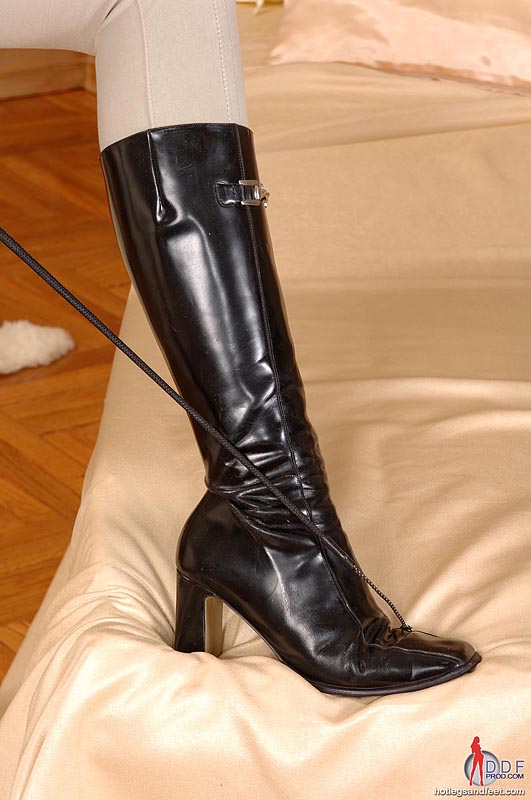 Zafira removes boots for foot worship before giving blowjob and footjob ポルノ写真 #423857424 | Hot Legs and Feet Pics, Zafira, Blowjob, モバイルポルノ
