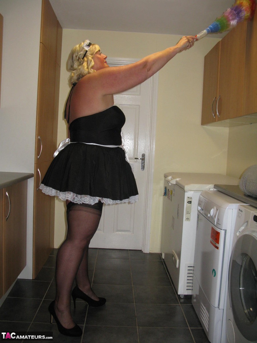 Obese Blonde Maid Chrissy Uk Exposes Herself While At Work In A Kitchen