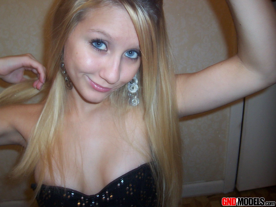 Blonde amateur Kylie takes safe for work selfies during solo action foto porno #427159194