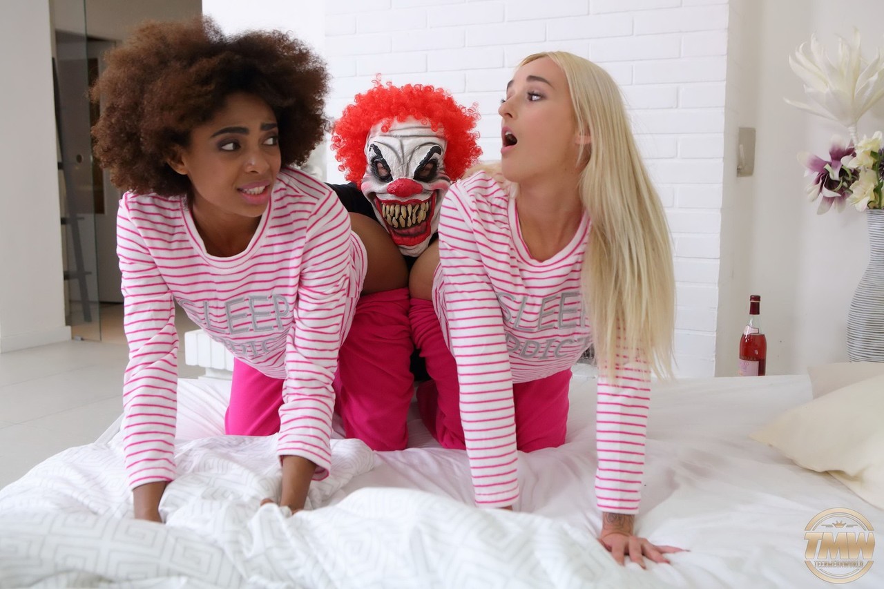 Luna Corazon Daisy Have Threesome Sex With A Guy Wearing A Clown Mask