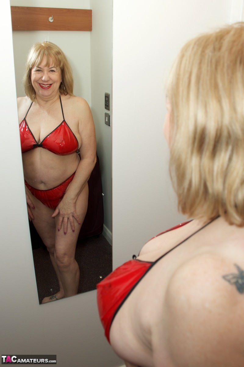 Mature British amateur Speedy Bee removes a bikini to expose high heels.