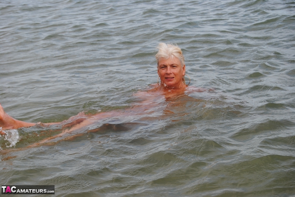 Older platinum blonde Dimonty takes a dip in the ocean while totally naked Porno-Foto #425641762