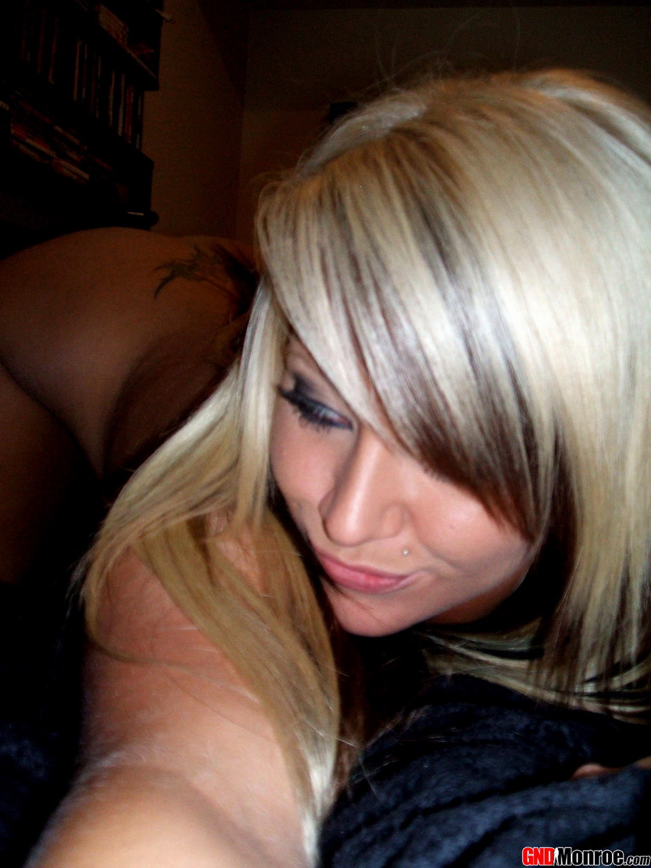 Monroe rubs her pierced tight perfect pussy 色情照片 #426435292