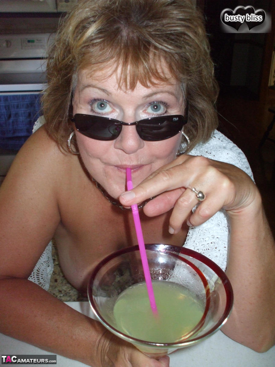 Mature woman Busty Bliss exposes her boobs while enjoying an alcoholic drink foto porno #427222138