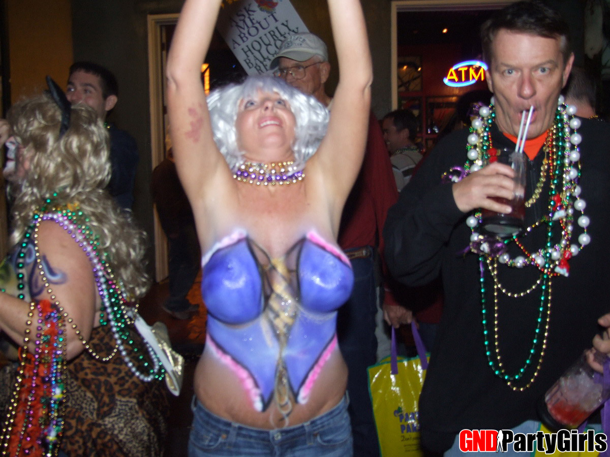 Drunk girls flashing their tits for beads foto porno #426326681
