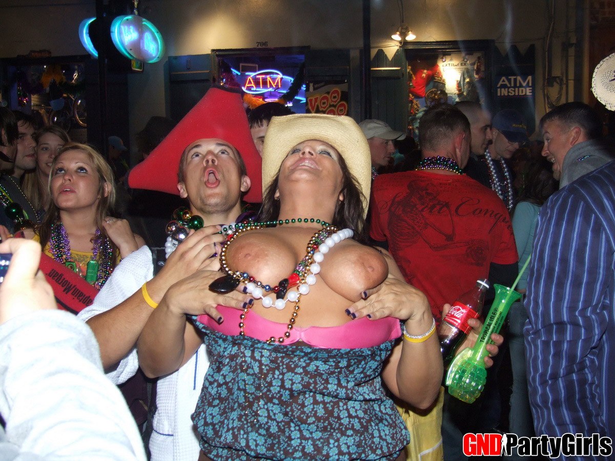 Drunk girls flashing their tits for beads foto porno #426326949