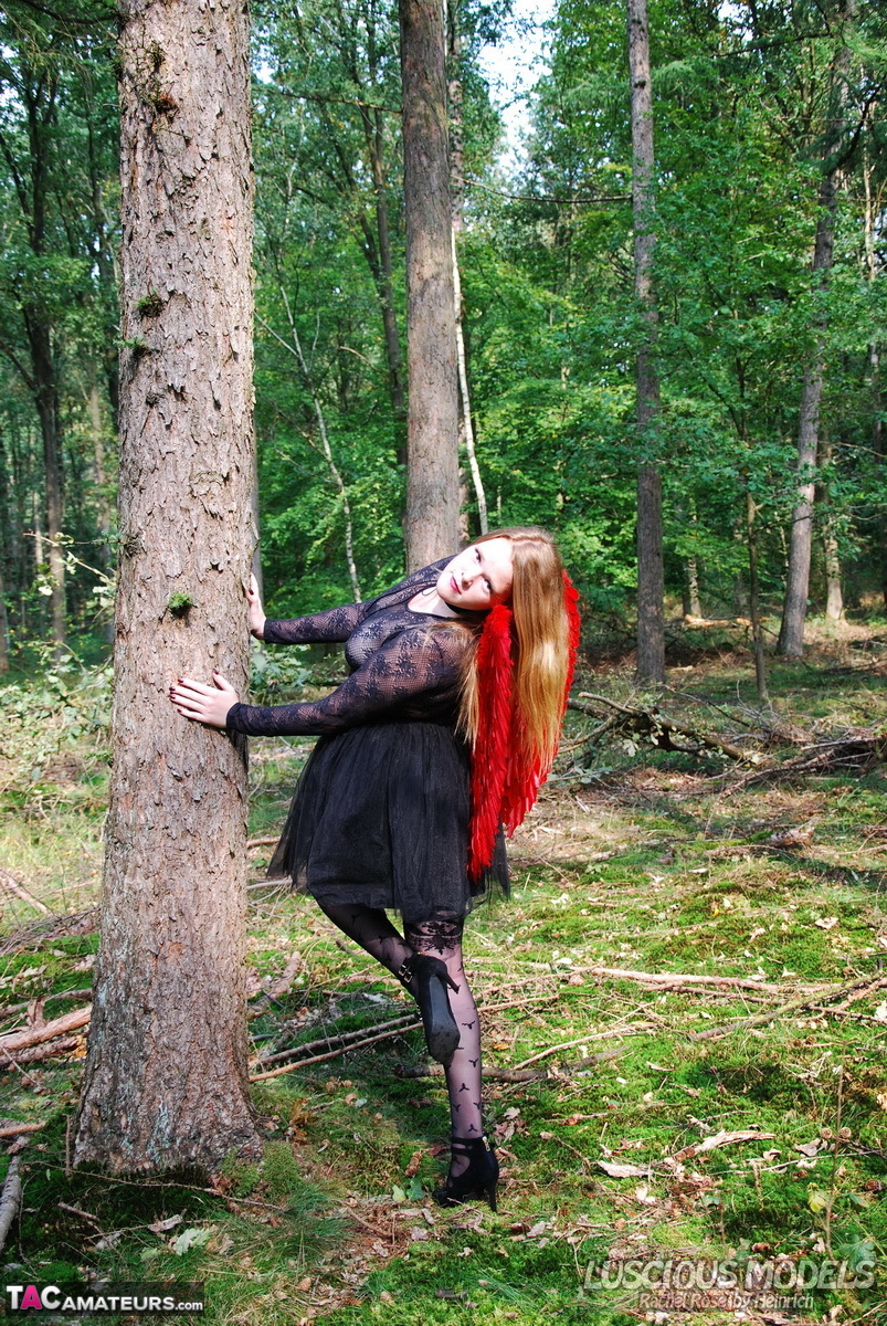 Amateur woman Luscious Models poses in the forest in a cosplay clothing ポルノ写真 #423245300 | TAC Amateurs Pics, Luscious Models, Cosplay, モバイルポルノ
