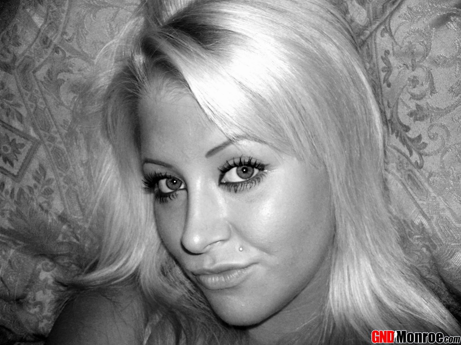 Monroe takes self pictures of her tight teen body in the mirror