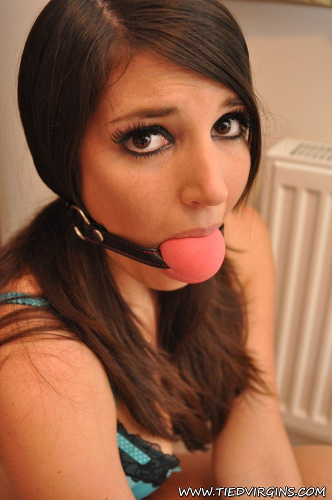 Sapphire is spread wide, tied and gagged This slut got her punishment foto porno #426109154