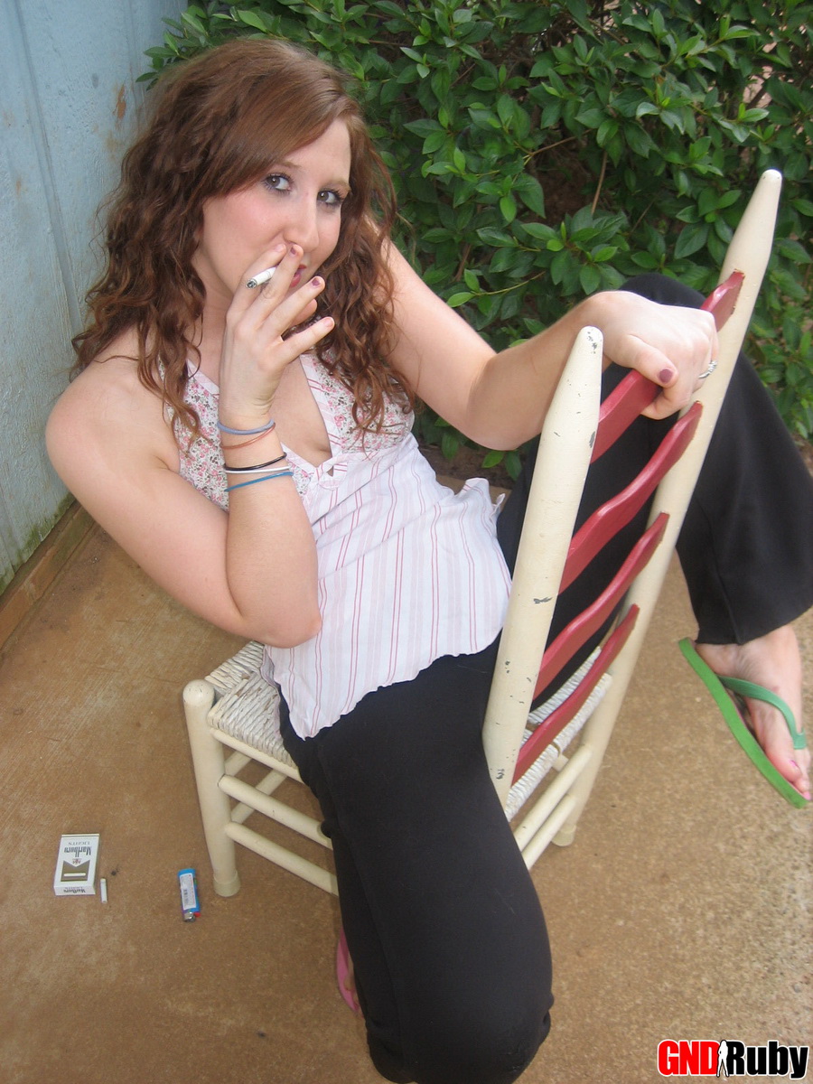 Sexy red head teen Ruby takes a smoke break and flashes the camera foto porno #422509645
