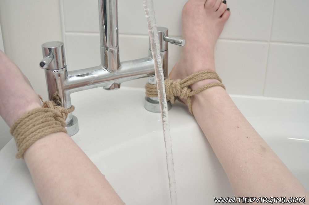 Slut gets a drowning sensation whilst tied up and gagged in the bath foto pornográfica #425410118 | Tied Virgins Pics, Bath, pornografia móvel