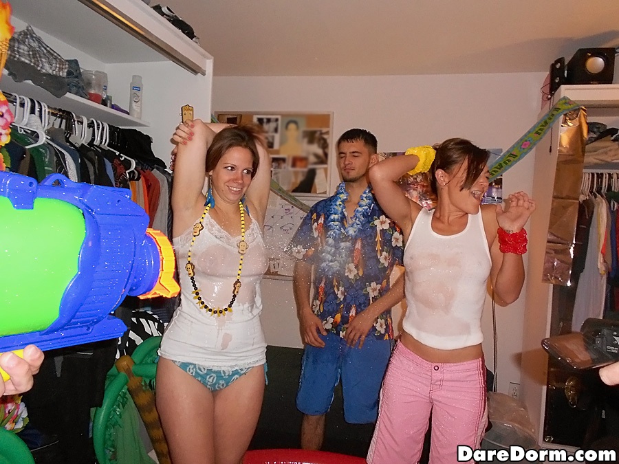 Hot Amberr's coed graduation party turns into massive drunk orgy foto porno #422726526
