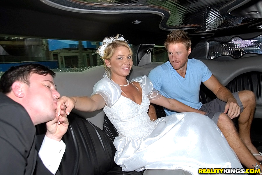 Just married bride fucks another man in limo in her wedding gown foto pornográfica #429006204 | MILF Hunter Pics, Addison, Levi Cash, MILF, pornografia móvel