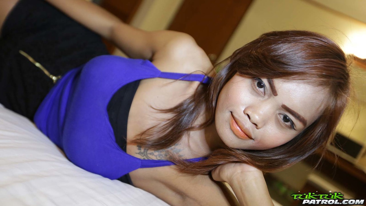 Petite Thai girl gets banged by a sex tourist bareback style foto porno #427379479