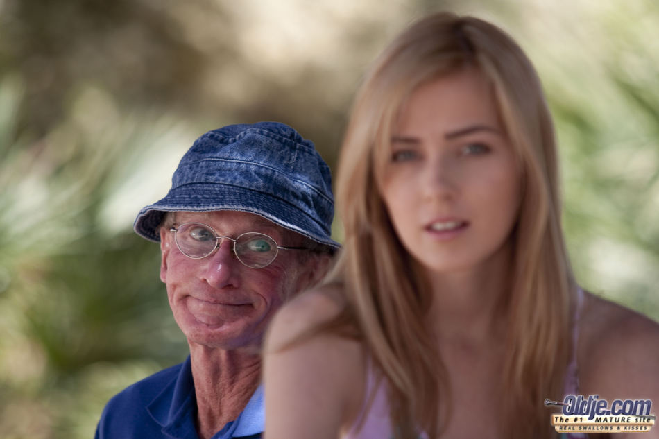 Young blonde girl satisfies her curiosity of fucking an old man 色情照片 #422663423