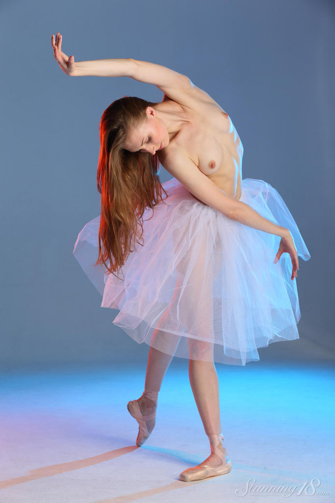 18 year old blonde dancer Annett A tries modeling in the nude to much success ポルノ写真 #425512436