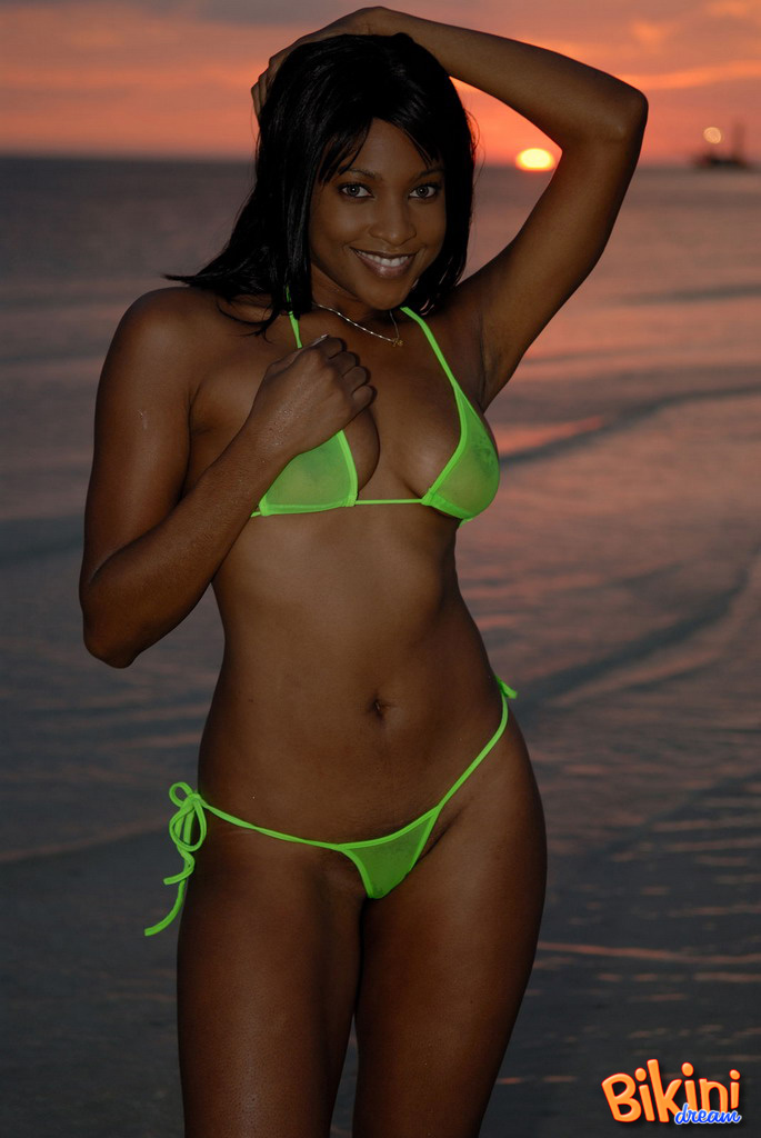 Black girl Samone poses in a skimpy bikini while the sun sets over beach 色情照片 #425650378 | Bikini Dream Pics, Samone, Ebony, 手机色情