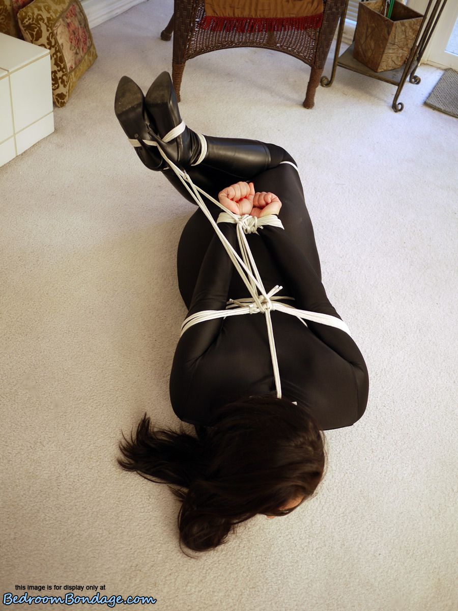 Clothed woman Tomiko is silenced with tape over mouth while tied up with rope 色情照片 #424835540