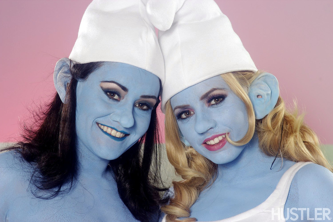 Sexy blue cosplay girls toying their pussies while dressed as Smurfs foto porno #425091640