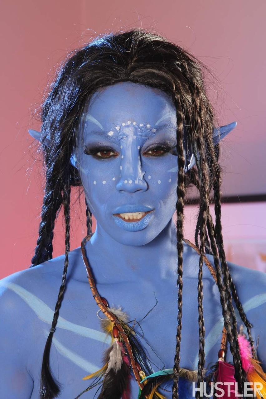 Cosplay beauty Misty Stone takes cock in nothing but blue body paint foto porno #422710094