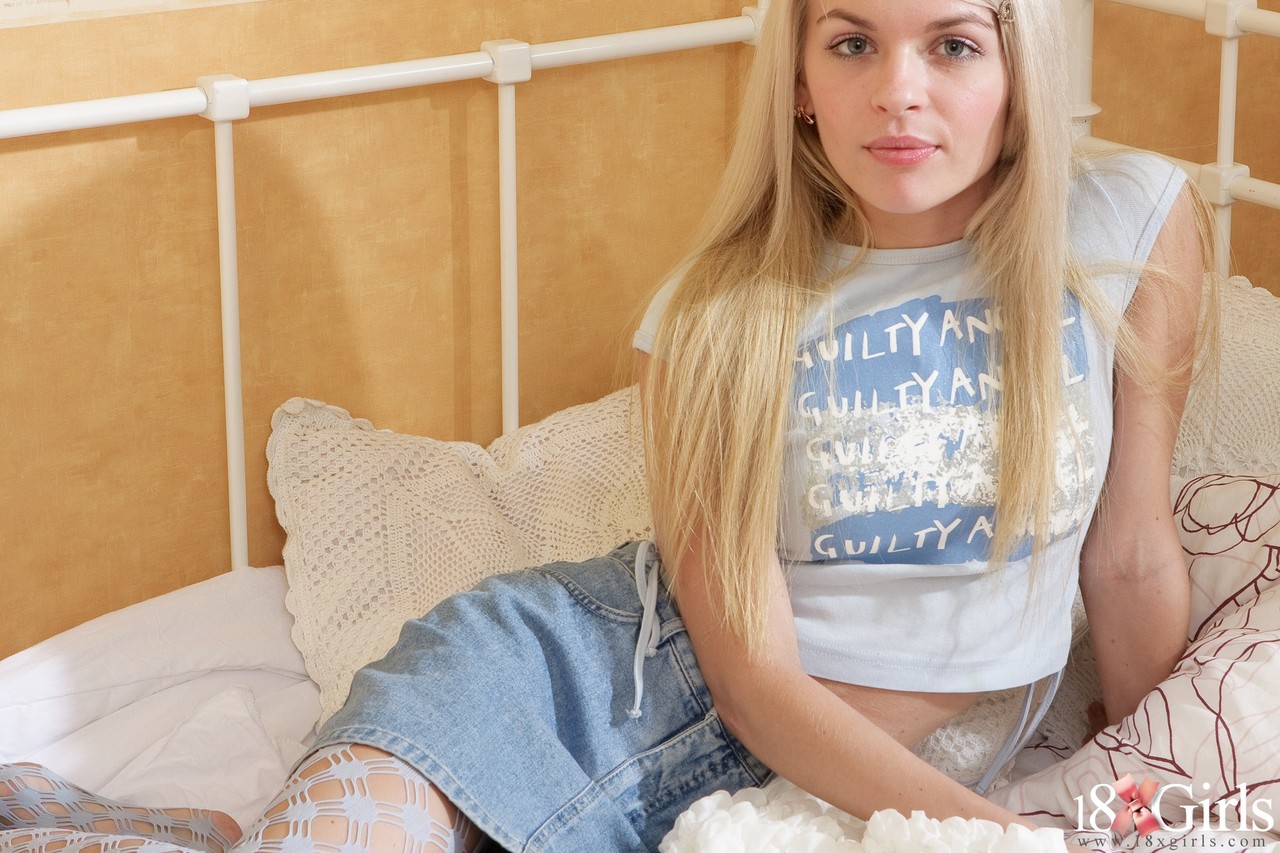 Tiny teen with blonde hair and an ass to die for dildos her tight twat on bed foto porno #428273612