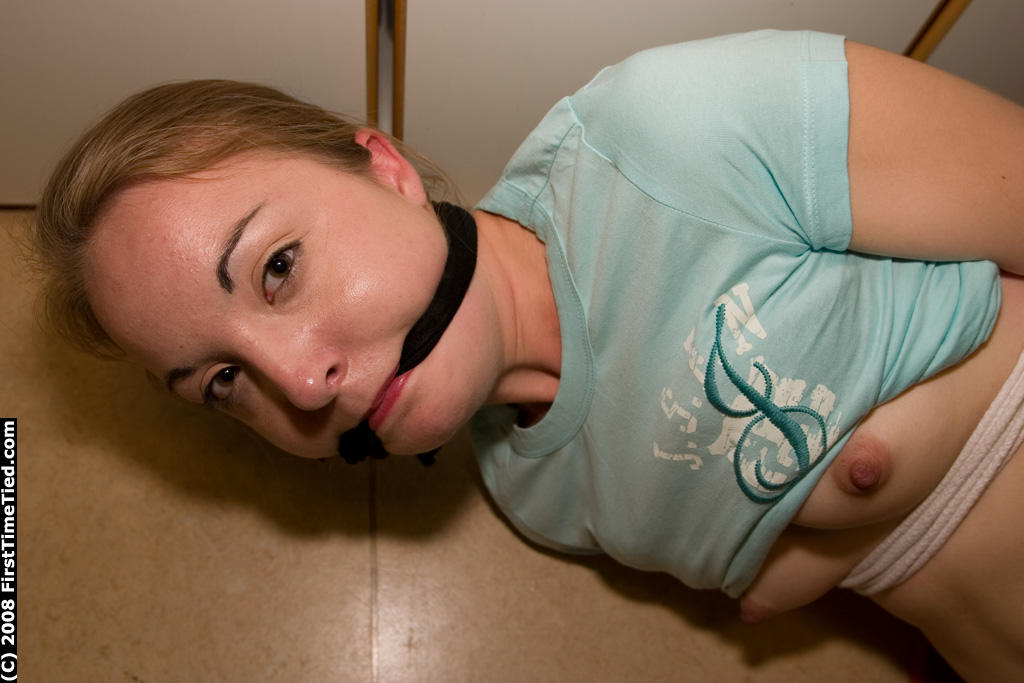 White girl is tied up and cuffed while ball gagged with pants pulled down foto pornográfica #428583871