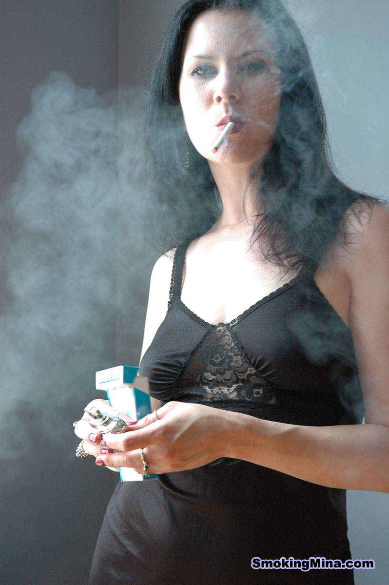 Brunette chick Mina smokes like a chimney while revealing her natural tits foto pornográfica #426284914 | Smoking Mina Pics, Mina, MILF, pornografia móvel