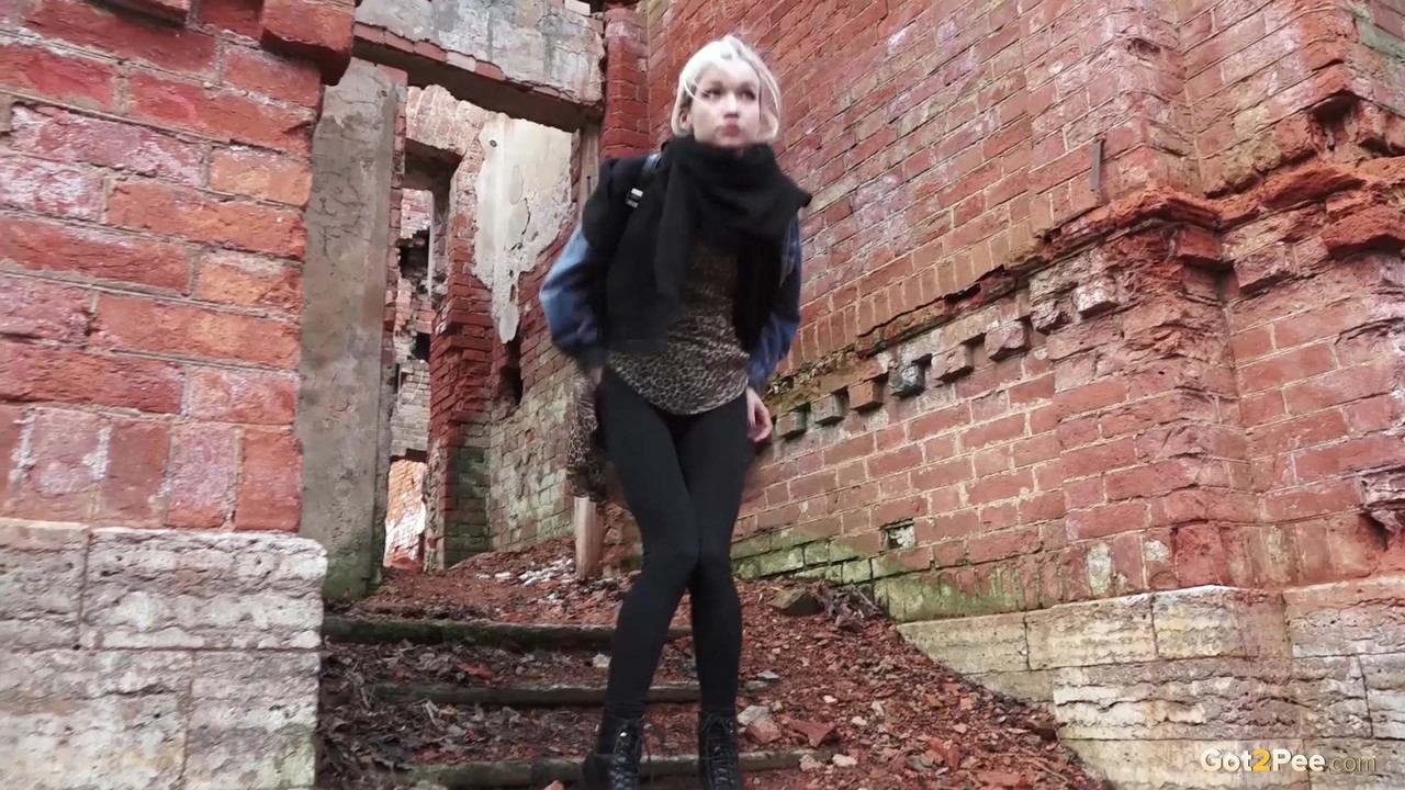 Pretty blonde Masha pulls down her tights for a piss by an abandoned building 色情照片 #427288065 | Got 2 Pee Pics, Masha, Public, 手机色情