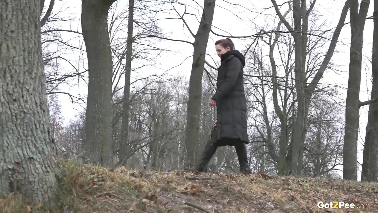 Liza takes a badly needed piss while taking a walk through the woods 포르노 사진 #427406176