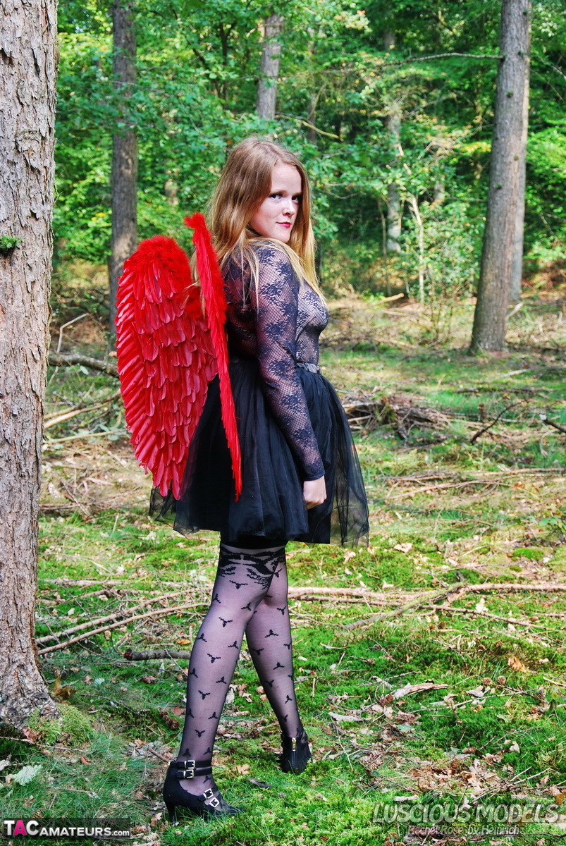 Amateur solo girl sports angel wings while modelling lingerie on a tree stump ポルノ写真 #428731729
