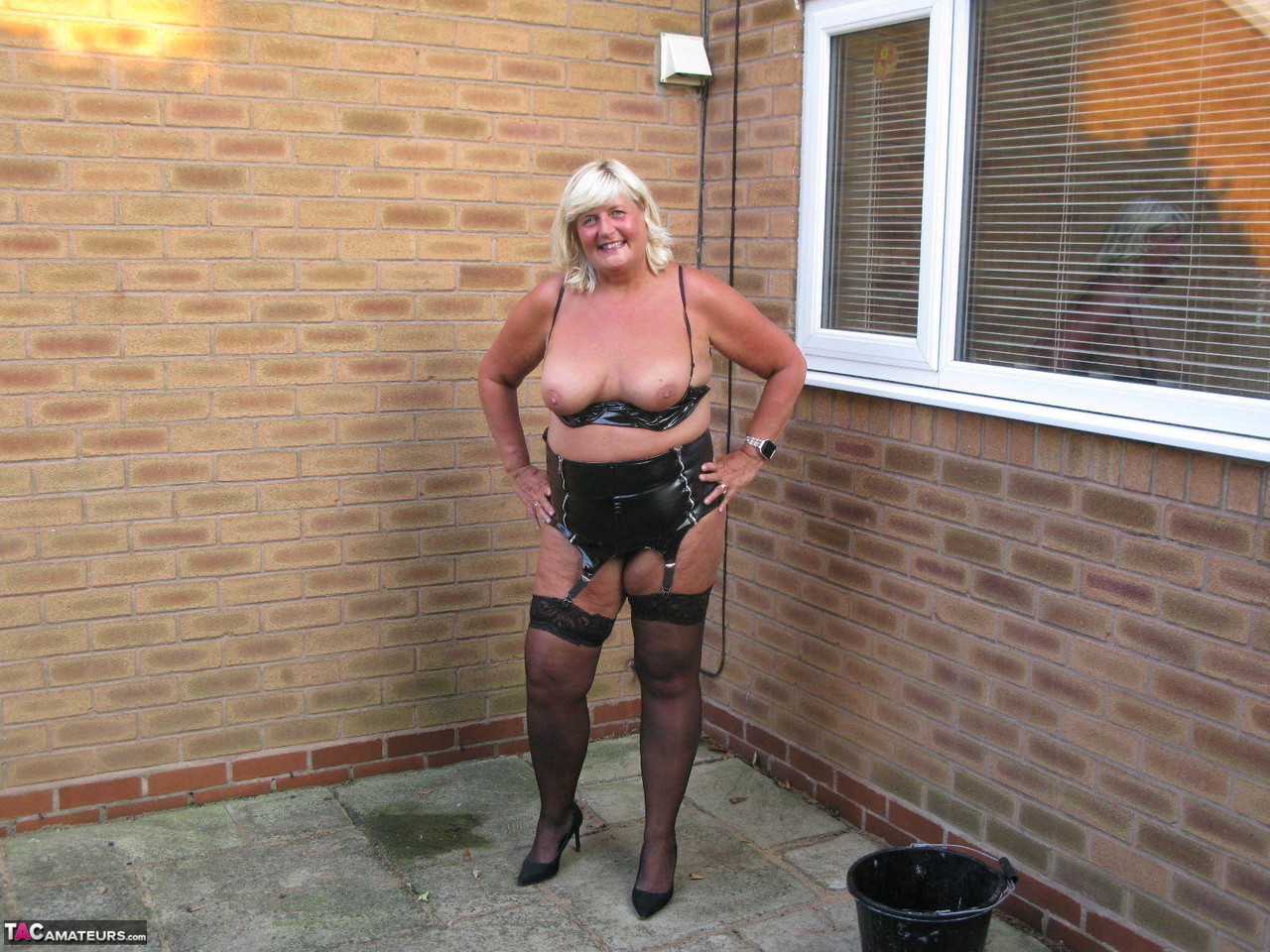 Mature blonde plumper Chrissy Uk goes topless while washing outdoor windows foto porno #428539159 | TAC Amateurs Pics, Chrissy Uk, Latex, porno móvil