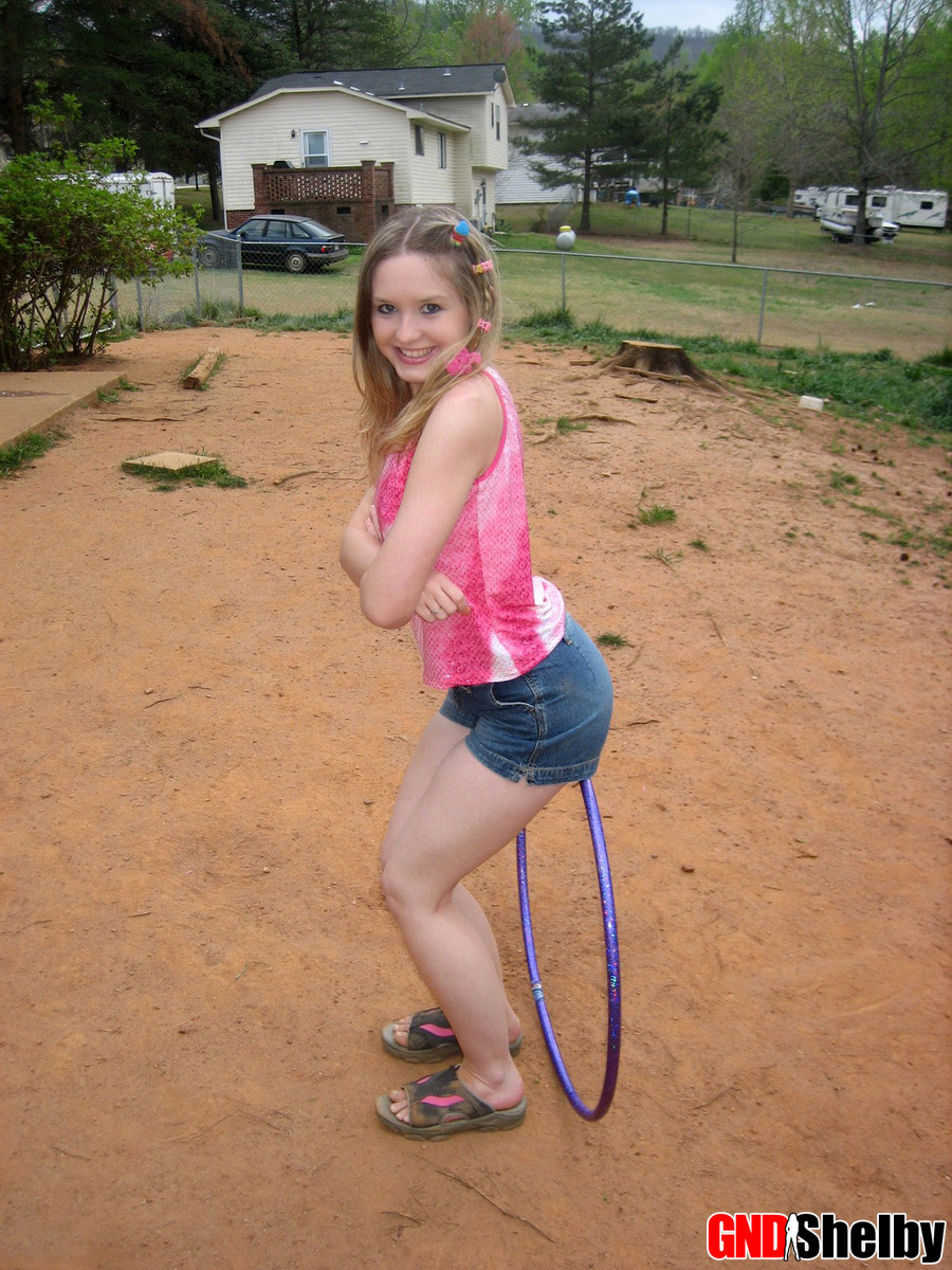 Petite teen Shelby plays around with a hoola hoop foto porno #426297623