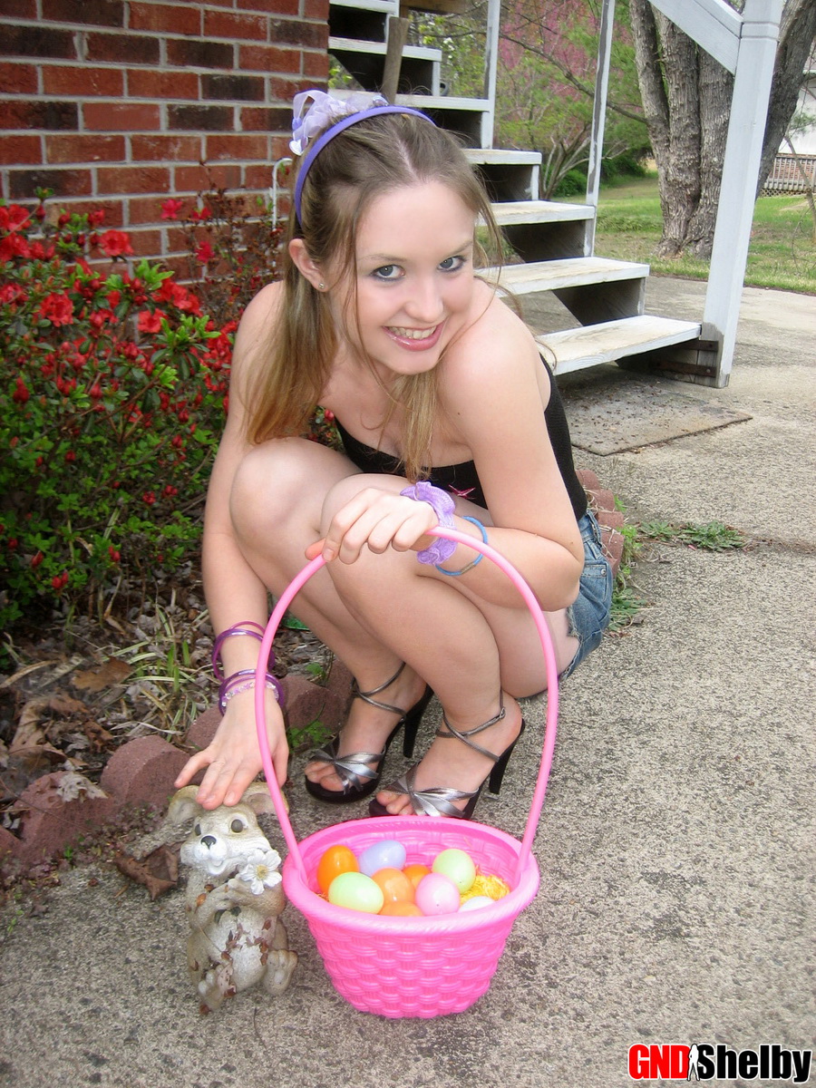 Charming young girl exposes a nipple while collecting Easter eggs Porno-Foto #425462138