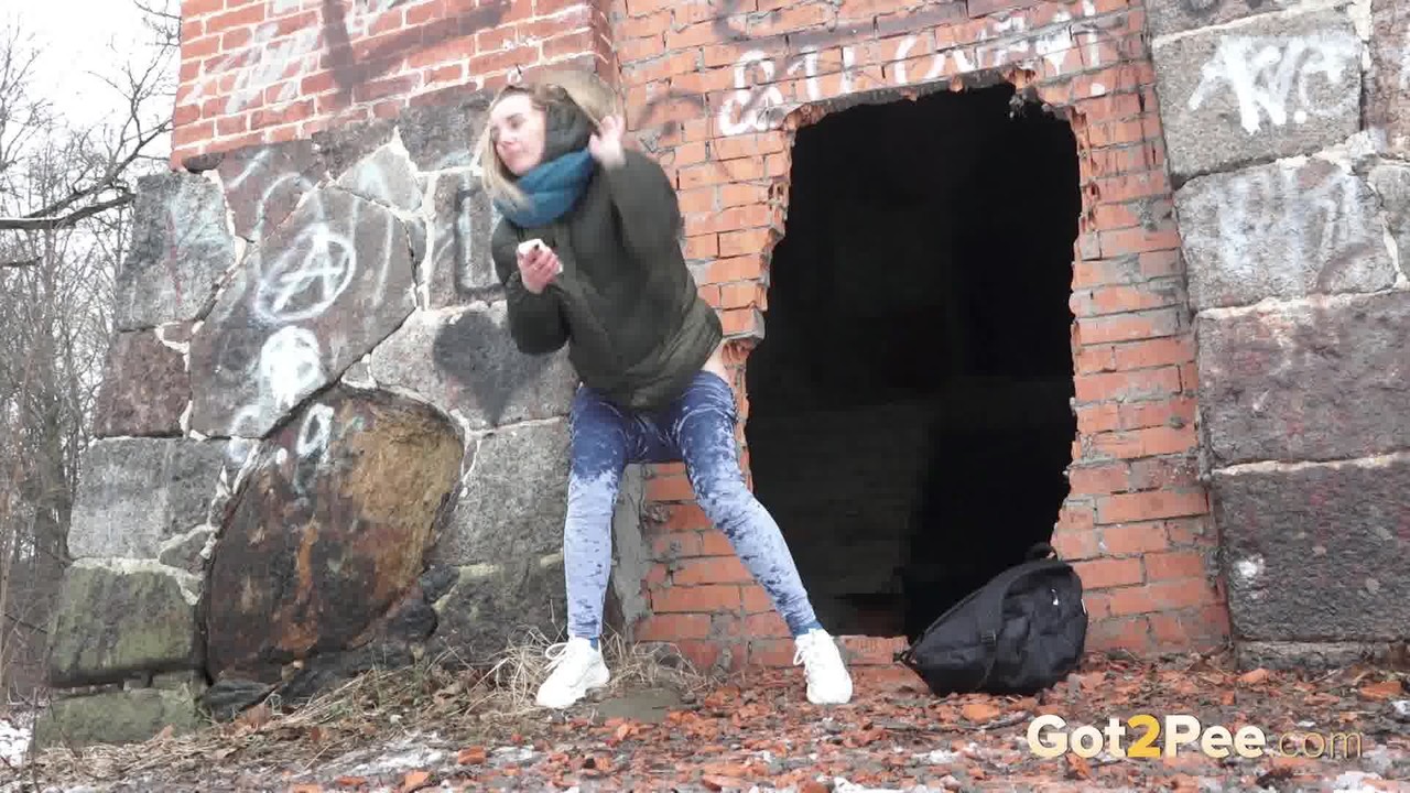 White girl pulls down her jeans for a badly needed pee on snow-covered ground zdjęcie porno #426322590 | Got 2 Pee Pics, Masha, Pissing, mobilne porno