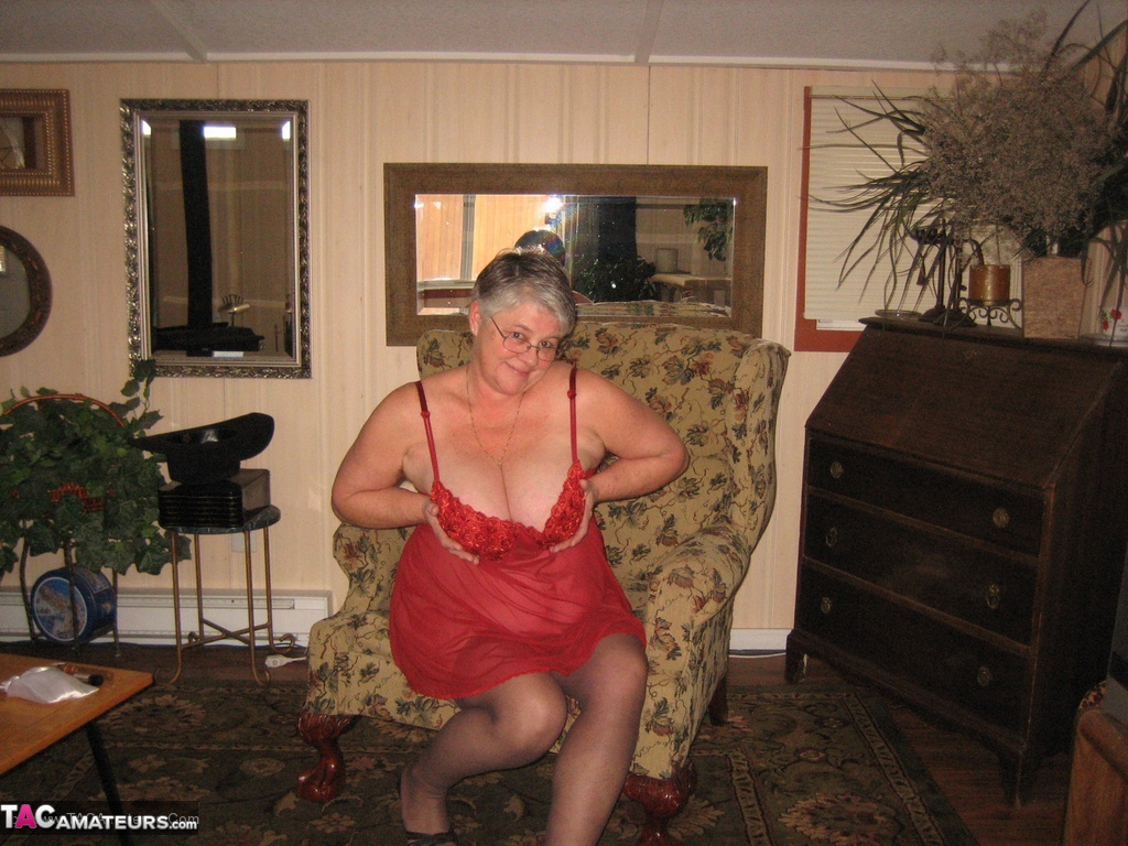 Old woman Girdle Goddess slips off red lingerie to get naked in stockings porno foto #428515648