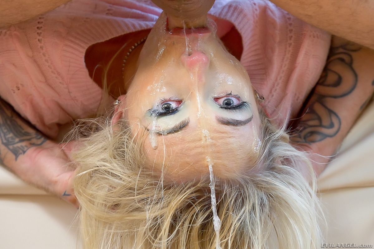 Young blonde Sky Pierce receives a big facial cumshot after a hard fuck foto porno #423315189