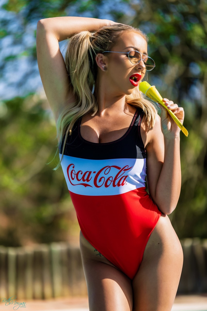 Glamour girl Beth Morgan takes off her swimsuit after eating a frozen treat zdjęcie porno #426326895