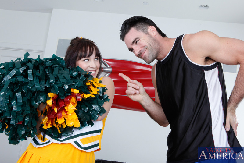 Lindy shows Charles her cheerleading moves on the floor and on the couch ポルノ写真 #422786497