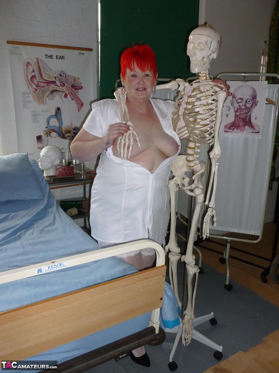 Redheaded nurse Valgasmic Exposed and a busty older lady play with a skeleton 色情照片 #423127399 | TAC Amateurs Pics, Valgasmic Exposed, Cosplay, 手机色情