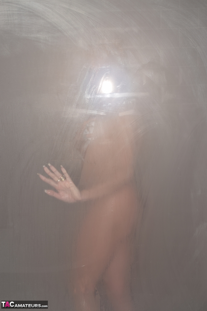 Mature woman Dimonty sports short hair while taking a bubble bath porno foto #426559138
