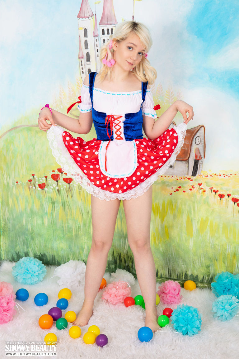 Young looking blonde Kapri holds colourful balls while getting totally naked 포르노 사진 #427374356 | Showy Beauty Pics, Kapri, Pigtails, 모바일 포르노