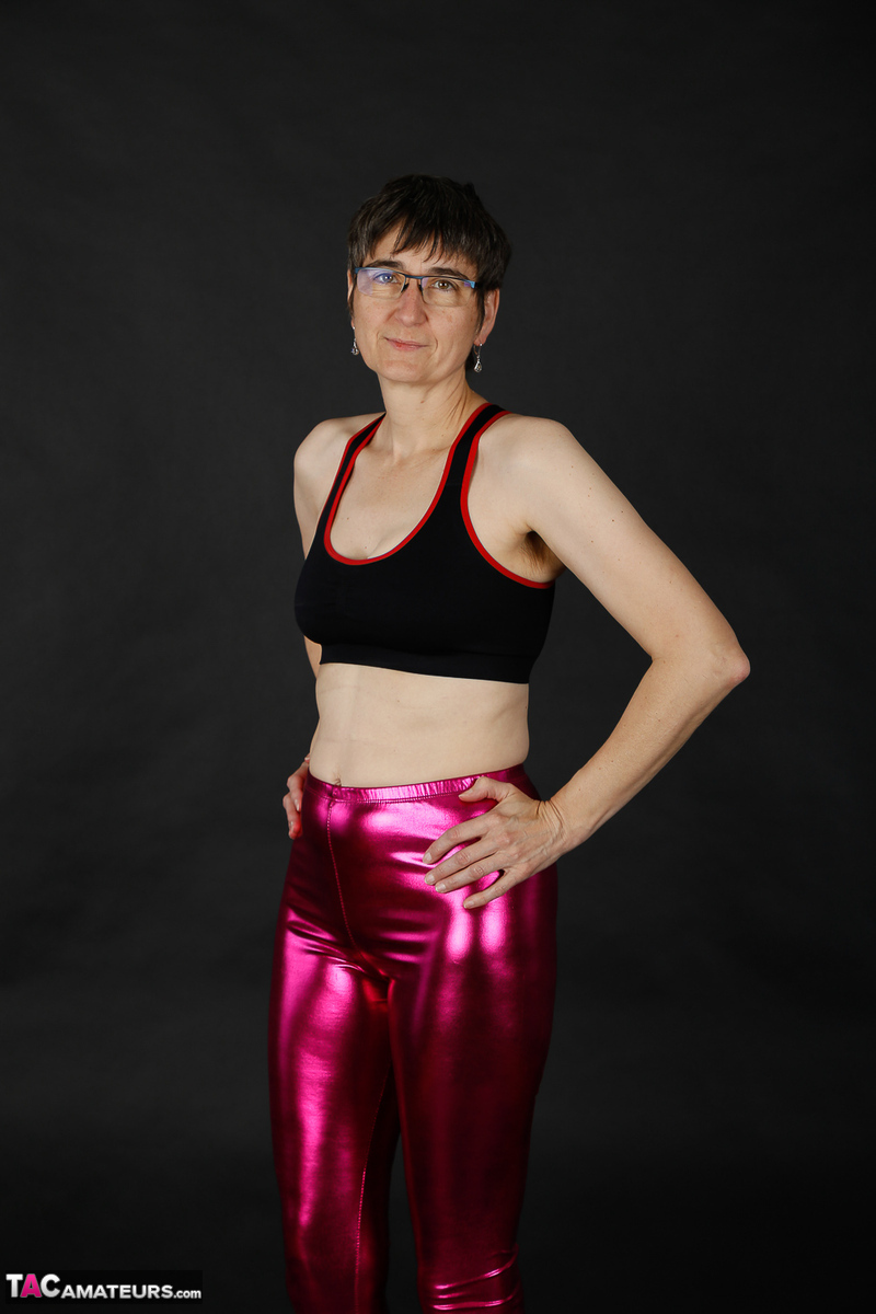 Mature woman models a sports bra in shiny pants and black boots 포르노 사진 #428541771 | TAC Amateurs Pics, Hot Milf, Latex, 모바일 포르노