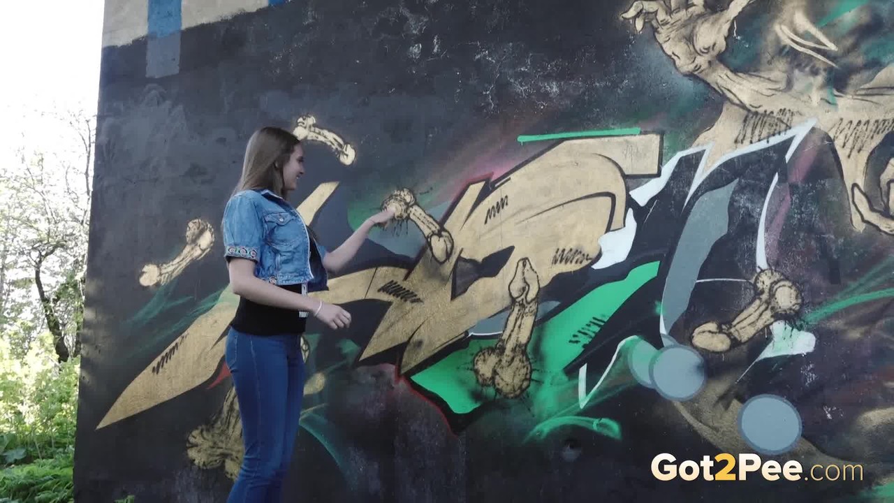 White girl Viktoria pulls down her jeans to take a pee near a wall of graffiti 色情照片 #426404439 | Got 2 Pee Pics, Viktoria, Pissing, 手机色情