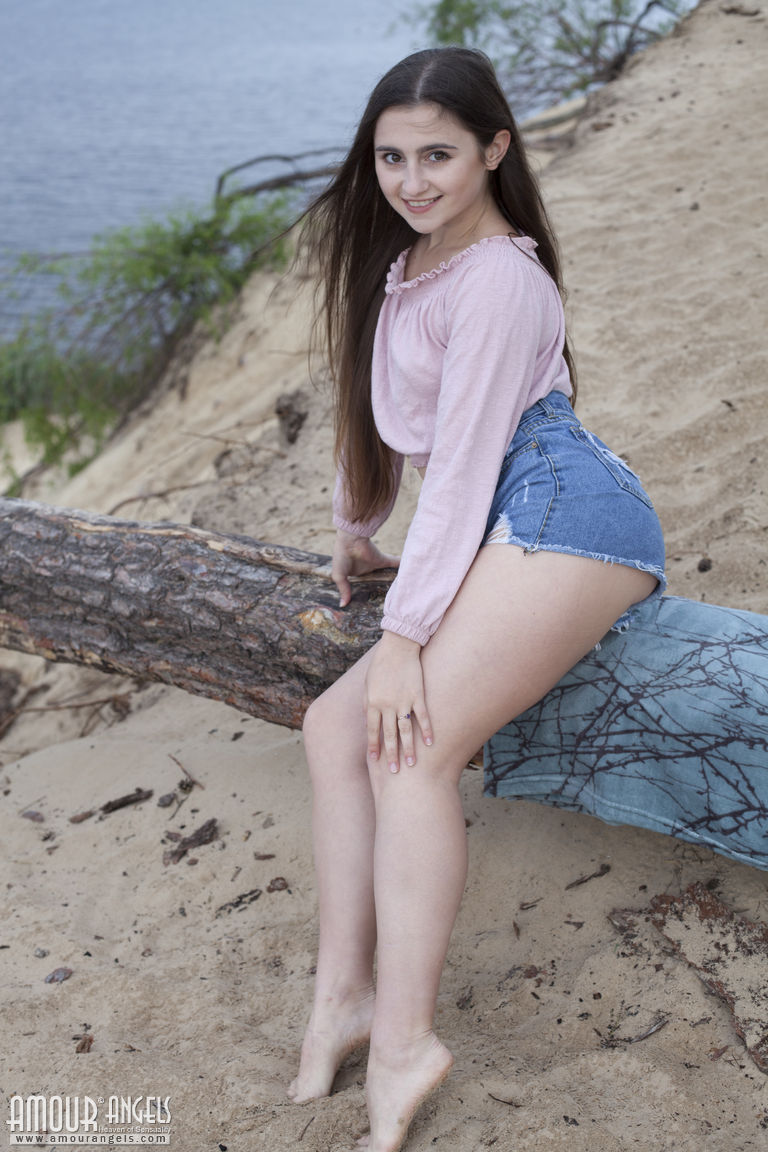 Cute teen Sara highlights her tight slit while naked on a beach porno foto #424278056