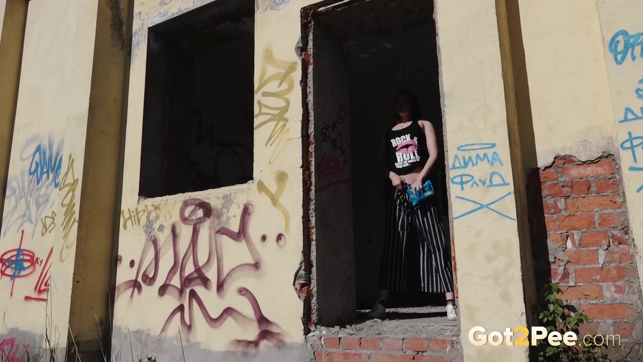 Sexy babe squats in abandoned building to piss zdjęcie porno #427212581