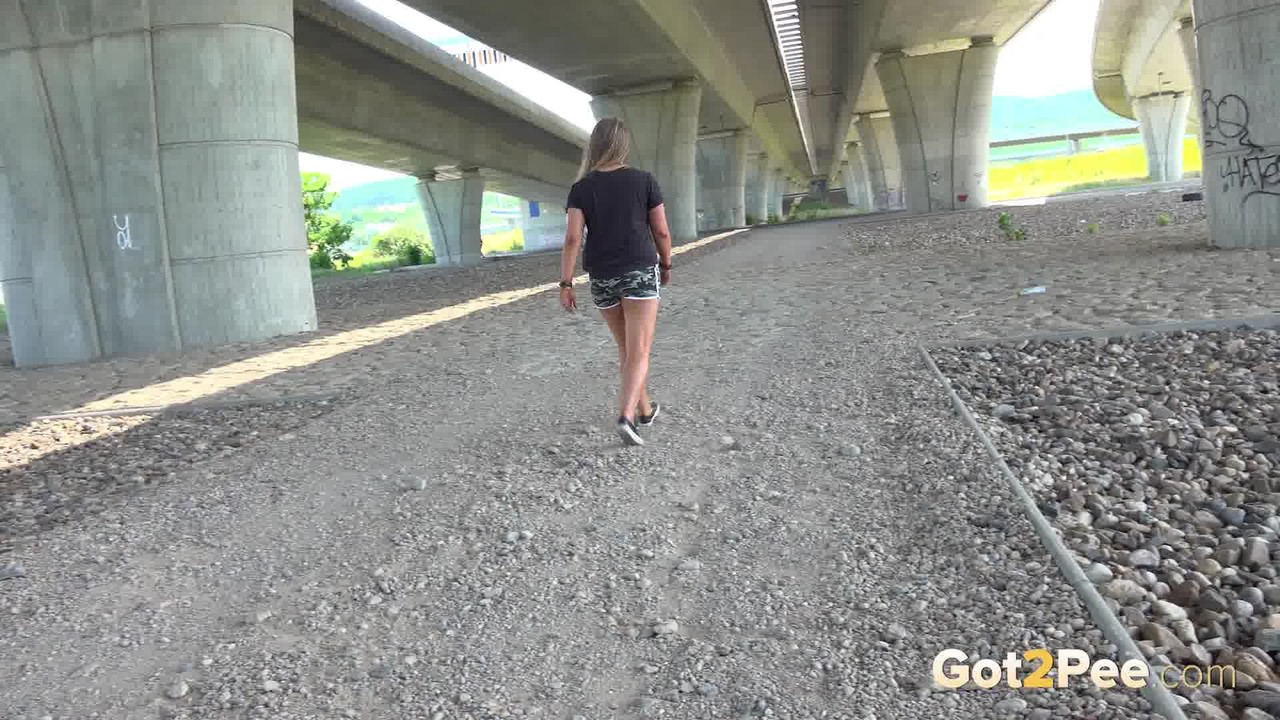 Jena Lovely squats under a bridge to pee outside 色情照片 #427197977 | Got 2 Pee Pics, Jenna Lovely, Pissing, 手机色情