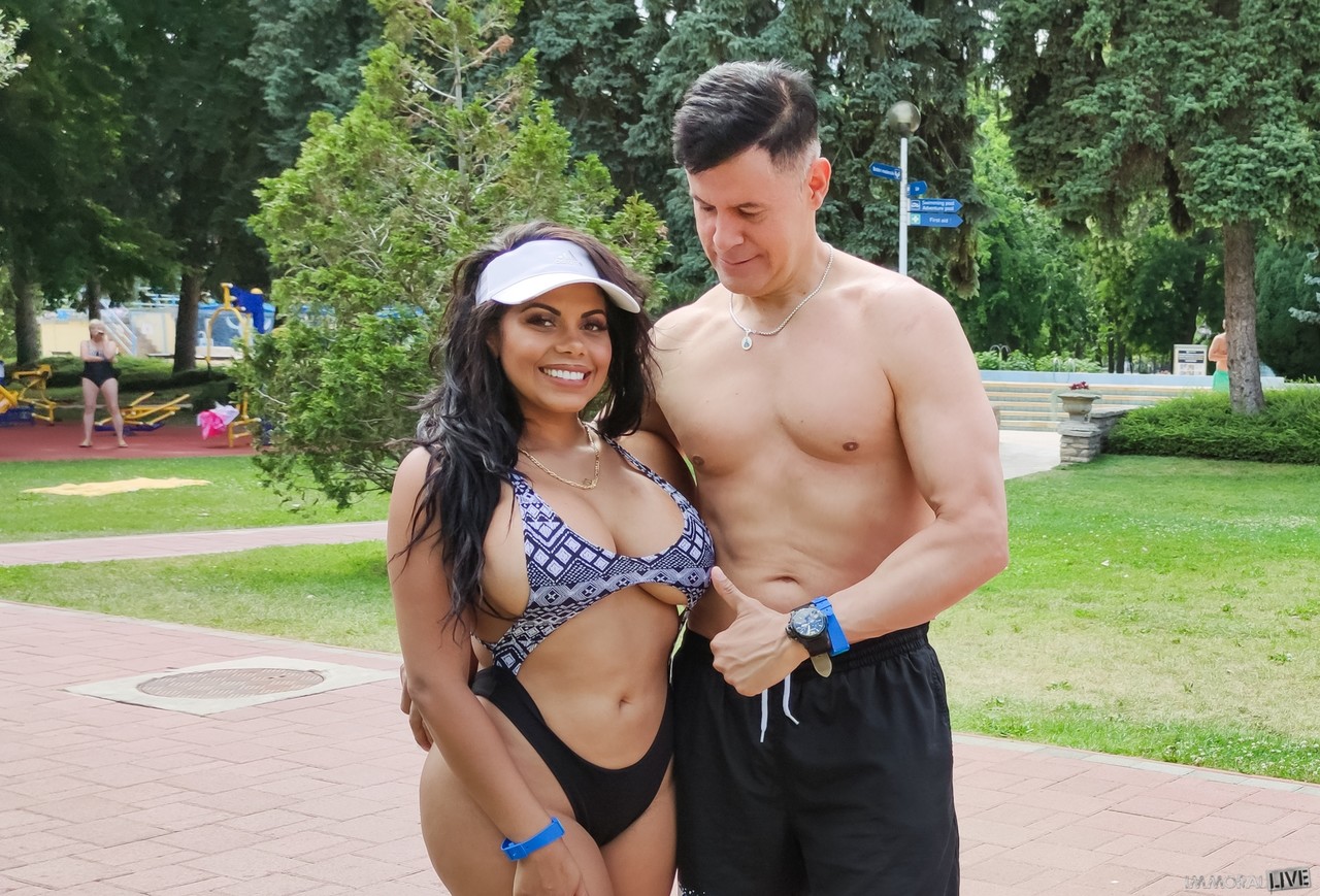 Curvy Latina chick Kesha Ortega takes a cumshot on her big booty after a fuck foto porno #424360978