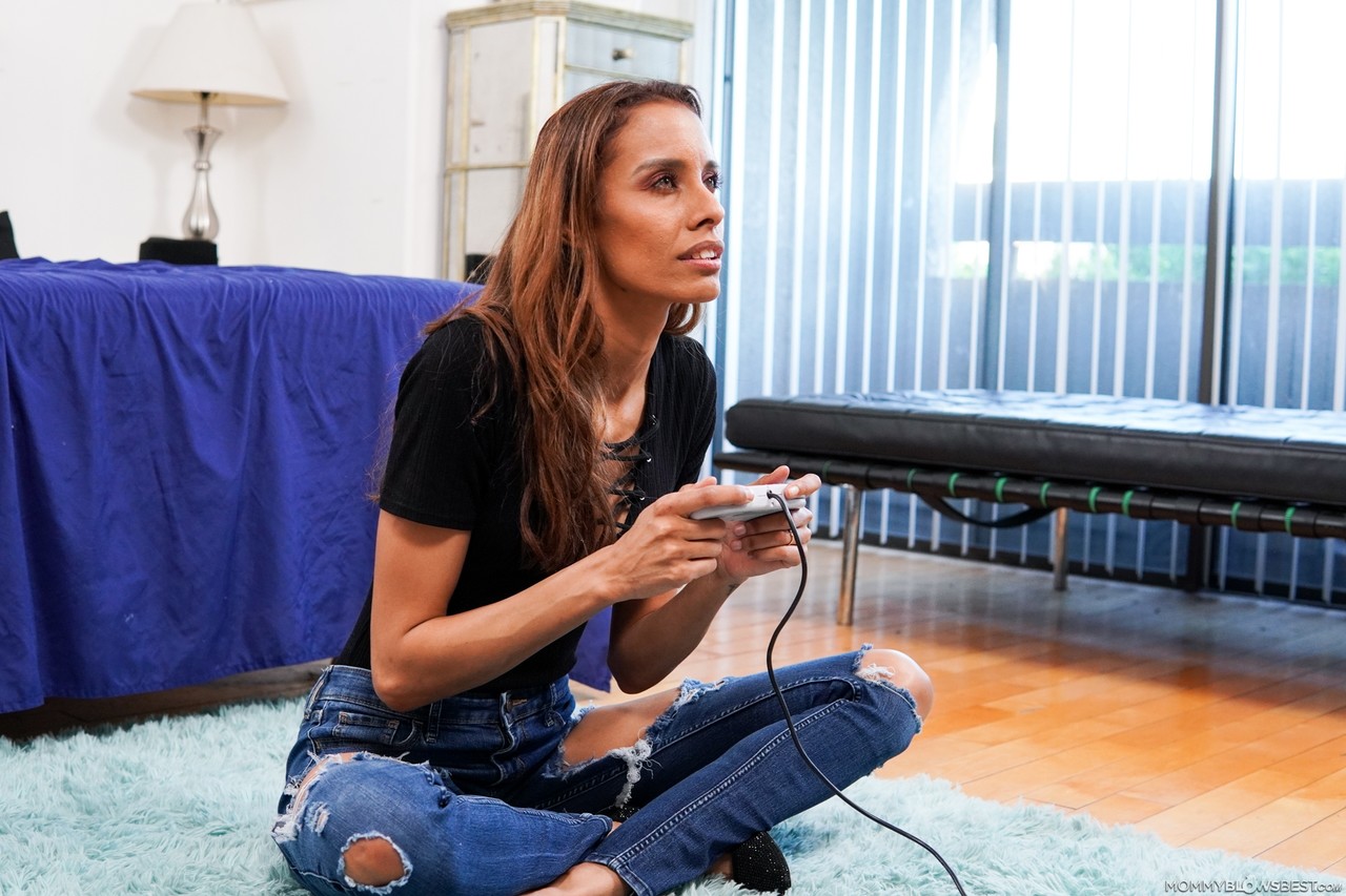 Gamer girl Kylie Le Beau gives a blowjob while working the controller porn photo #428257733
