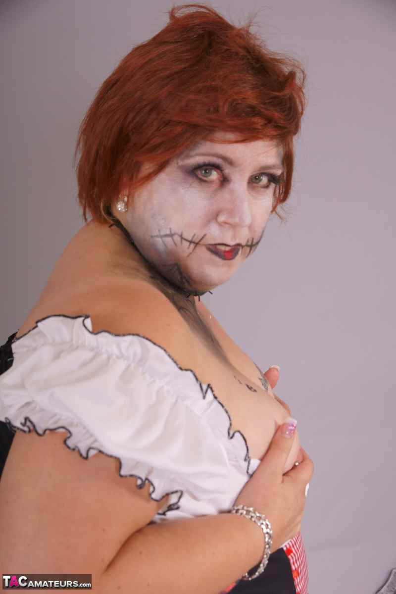 Redheaded BBW Lexie Cummings doffs cosplay wear to pose nude in mesh nylons porno foto #428985573