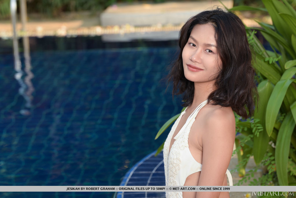 Asian teen Jesikah slips off a bathing suit to model naked near a pool 色情照片 #424821064 | Met Art Pics, Jesikah, Asian, 手机色情